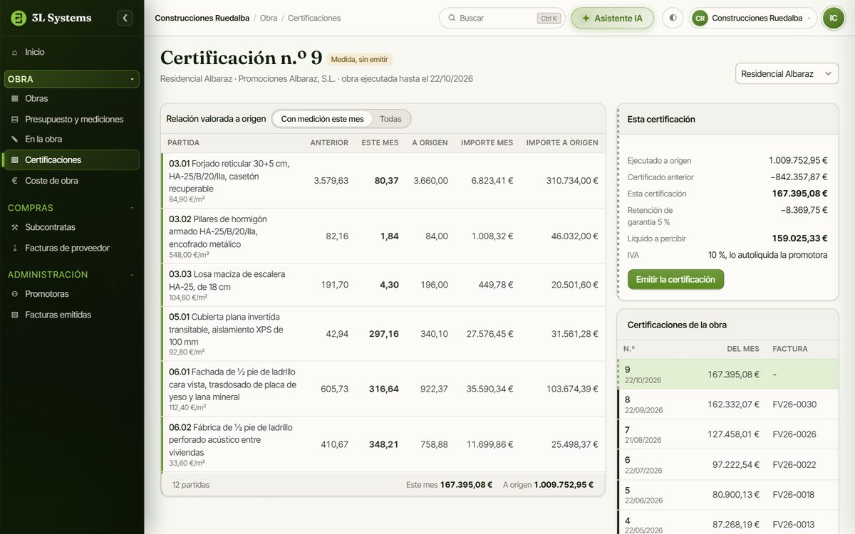 Certificación mensual a origen en la demo: por partida, lo certificado antes, lo de este mes y el total a origen, con la retención de garantía del 5 % y el líquido a percibir