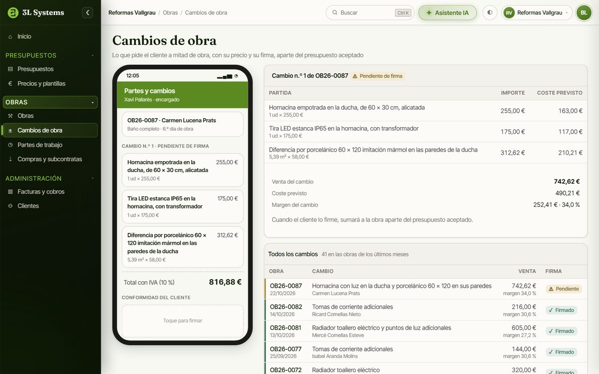 Cambio de obra en la demo: el encargado apunta en el móvil una hornacina con luz y otro porcelánico, con el precio de cada partida y el total con IVA, pendiente de la firma del cliente, junto al coste y el margen del cambio