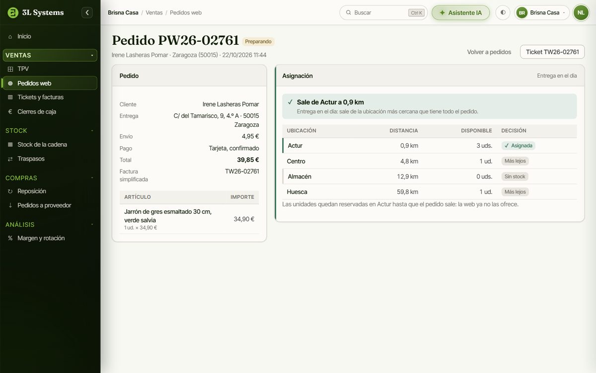 Pedido online en la demo asignado a la tienda con stock más cercana, con la distancia y las unidades disponibles en cada ubicación