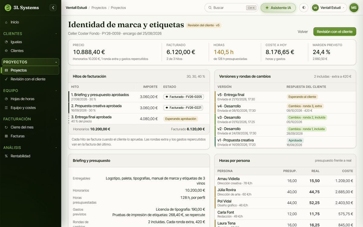 Proyecto de identidad de marca en la demo con sus tres hitos de facturación del 30, 30 y 40 %, los dos primeros ya facturados, y sus versiones con las rondas de cambios incluidas y la extra