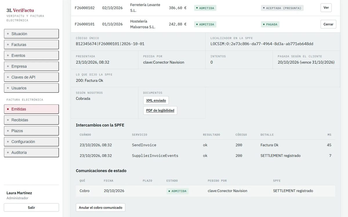 Detalle de una factura electrónica admitida: código único, localizador en la solución pública de la AEAT, fecha de presentación, pagada según el cliente, cobro comunicado y los intercambios con la AEAT.