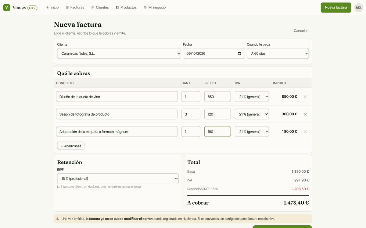 Pantalla de nueva factura de Vindex Lite con tres conceptos, el IVA, la retención de IRPF y el total a cobrar